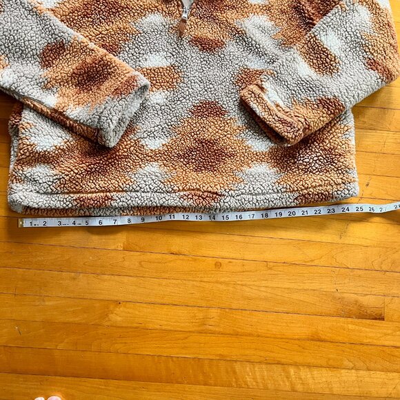 Thread + Supply Medium Pullover Fleece with pockets - Picture 4 of 13